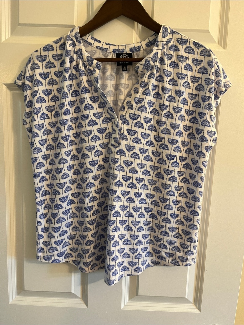 bobeau Blue & White Floral Cap-Sleeve Split-Neck Top
